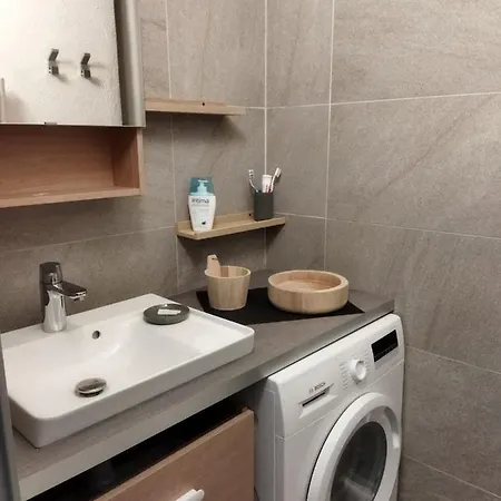 Sur 30m2 T2 Avec Terrasse Piscine 10min A Pied De La
