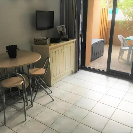 Appartement Sur 30m2 T2 Avec Terrasse Piscine 10min à Pied De La *